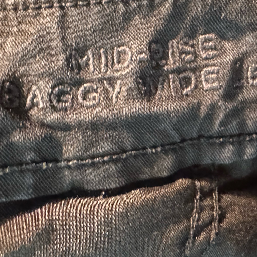 American Eagle Black Cargo Pants Mid Rise Baggy Wide Leg Size 12 - Picture 6 of 8